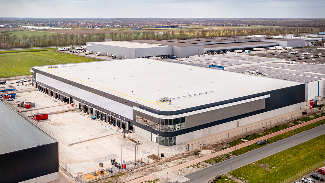 In opdracht van vanPanhuis in Hoogeveen heeft Mark Climate Technology de klimaatsystemen geleverd voor het pas gebouwde distributiecentrum in Zeewolde.