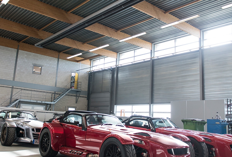 Donkervoort verwarmd door donkerstralers van Mark