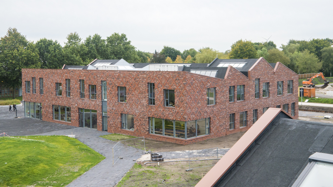 De twee nieuwe schoolgebouwen van de Winkler Prins in Veendam zijn voorzien van Mark WTW units voor verwarming, koeling en ventilatie.
